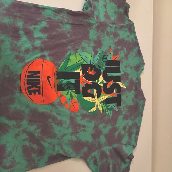 Nike Max90 Just Do It Basketball T-Shirt Size S ‘Green Purple' FD0066-363 - Picture 2 of 4